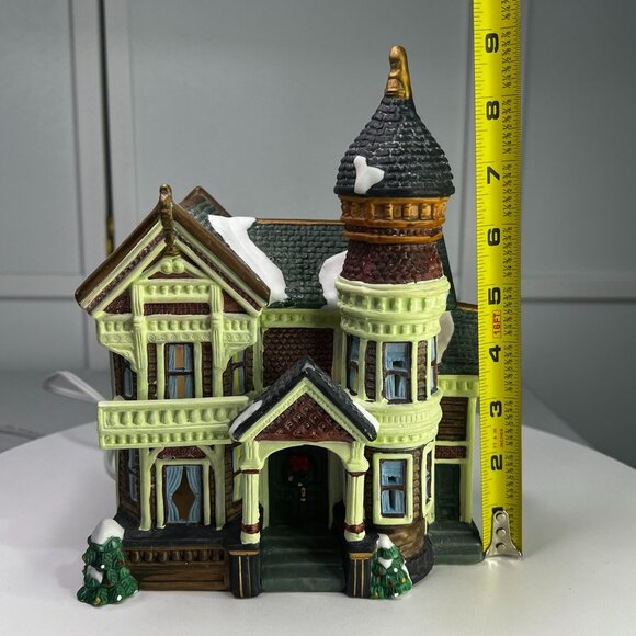 Santa's Workbench Talbot Place, Towne Series Christmas Village Building - 2000 - Picture 11 of 13